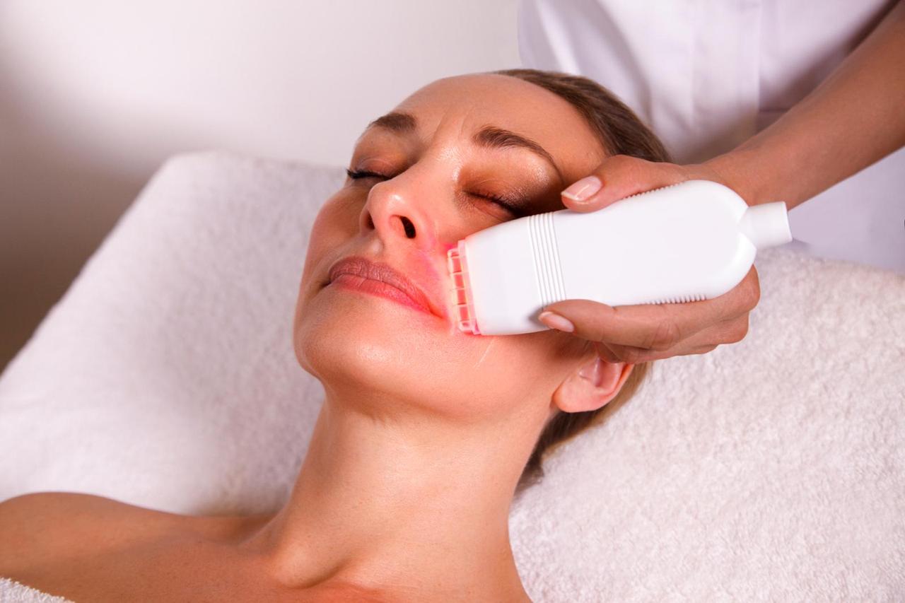 CACI LED light therapy treatment